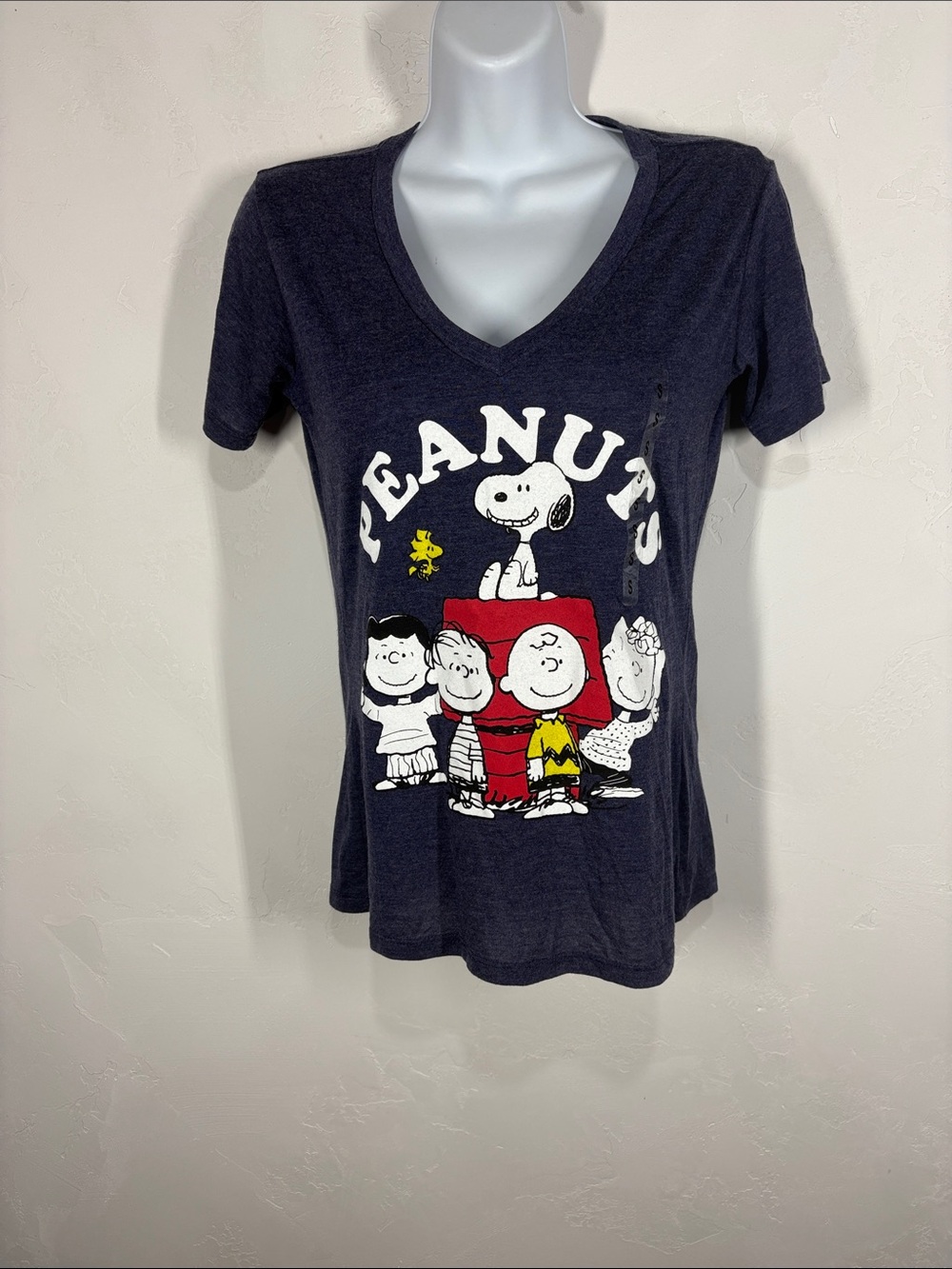 NWOT Mighty Fine Navy Peanuts Graphic V‑Neck Tee size small